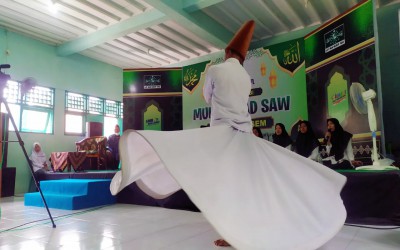 TARI SUFI MENAMBAH KEMERIAHAN PERINGATAN MAULID NABI DI SMK NU LASEM