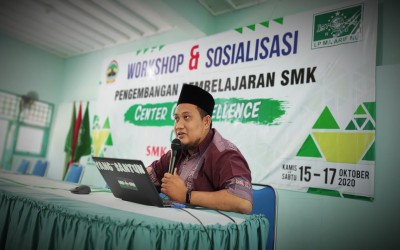 SIAP LAKSANAKAN PEMBELAJARAN TATAP MUKA, WAKASIS SMK NU LASEM BERI WEJANGAN SISWA DENGAN BERPUISI