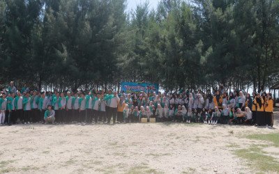 SIAPKAN MENTAL DAN FISIK, SISWA KELAS XI SMK NU LASEM IKUTI UPGRADING DI PANTAI INDAH LAYUR MENJELANG PKL